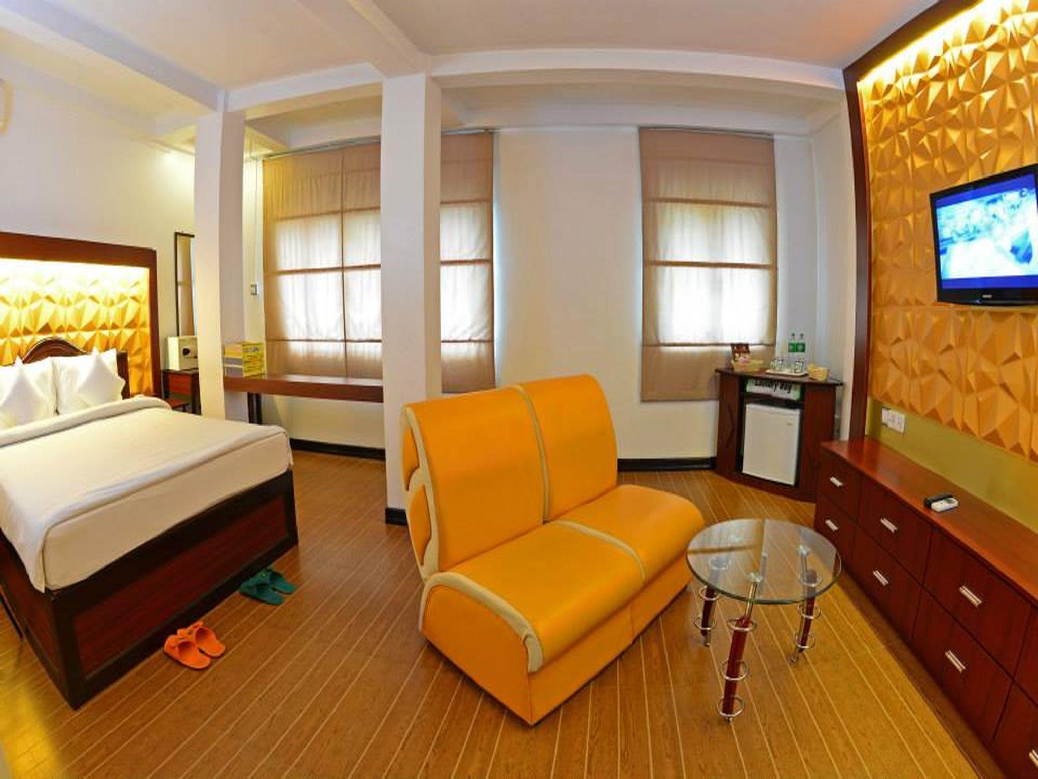 Clover Hotel Янгон Екстер'єр фото