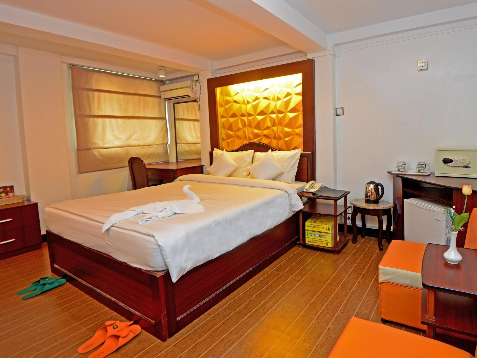 Clover Hotel Янгон Екстер'єр фото