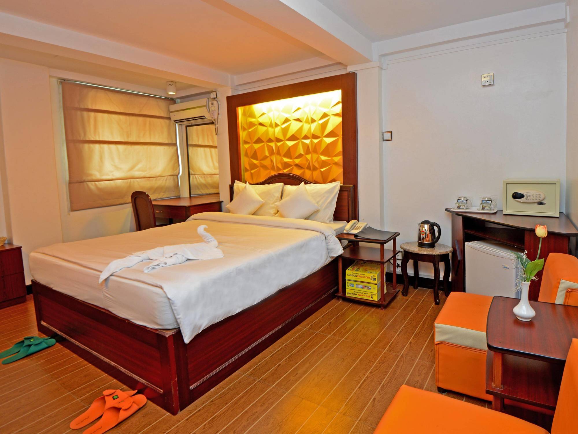 Clover Hotel Янгон Екстер'єр фото